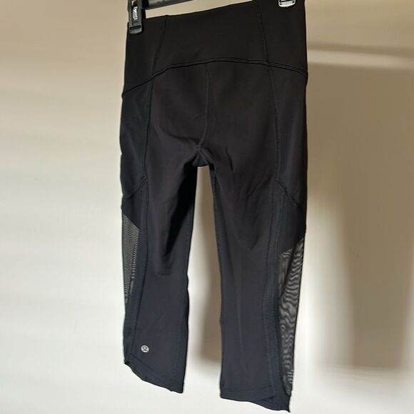 Like new sz 4 Lululemon Fast and Free black cropped leggings mesh side - Picture 5 of 11